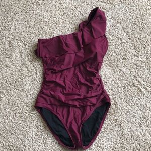 One shoulder swim suit